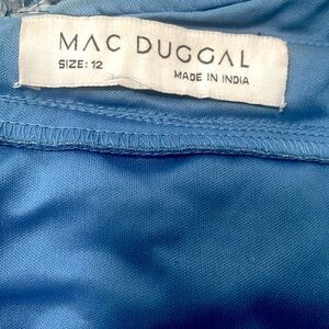 Gown
Size 12
MAC Duggal